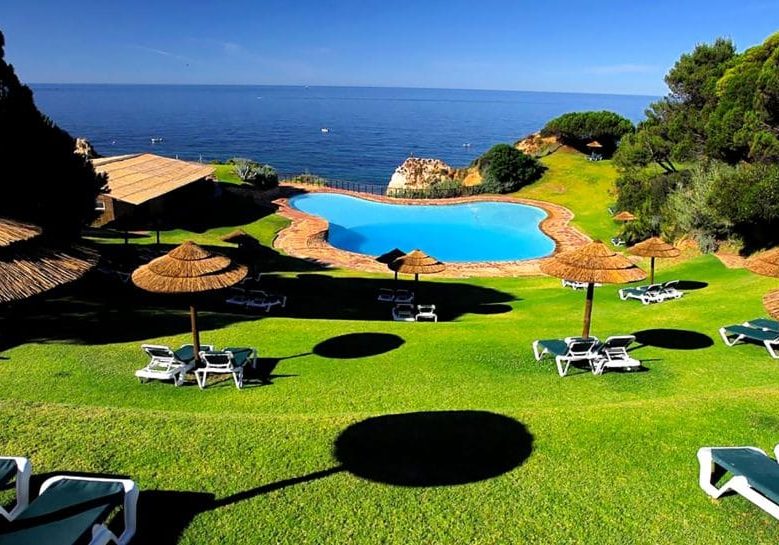 Soul-In-The-Algarve-SITA-Accommodation-poolside
